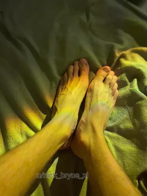 I’m Love having my toes sucked by nick_bryce_xl