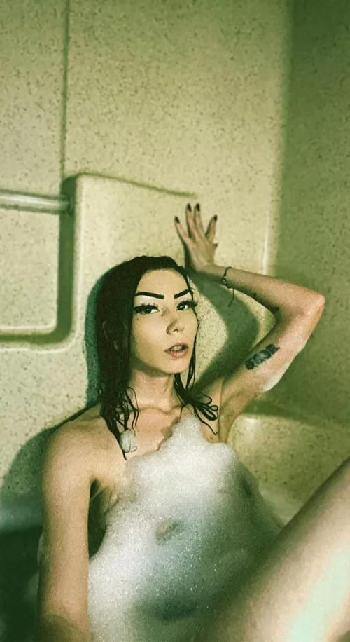 im naked under those bubbles 😳 by darlinghex