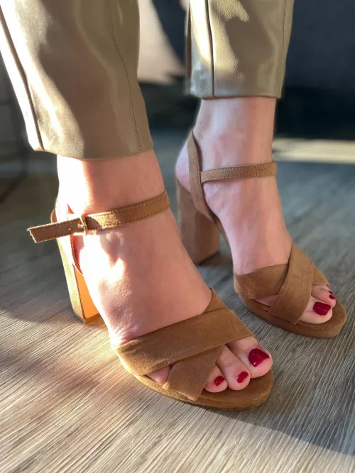 I'm new in the foot game. Do you like my feet? by JaneVir