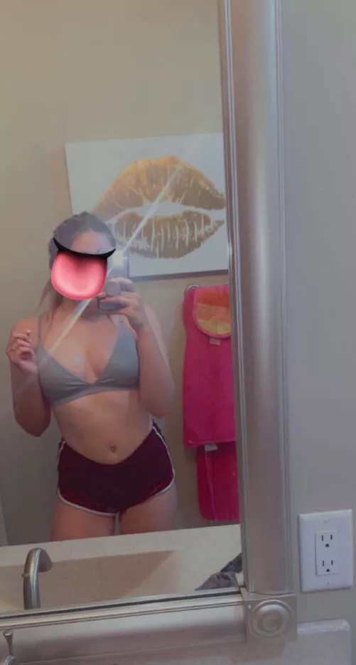 I’m new to this.. buuut come check out my onlyfans for a great time, I’ll see you there 🥰😈 @sydneyrene by of-sydneyrene