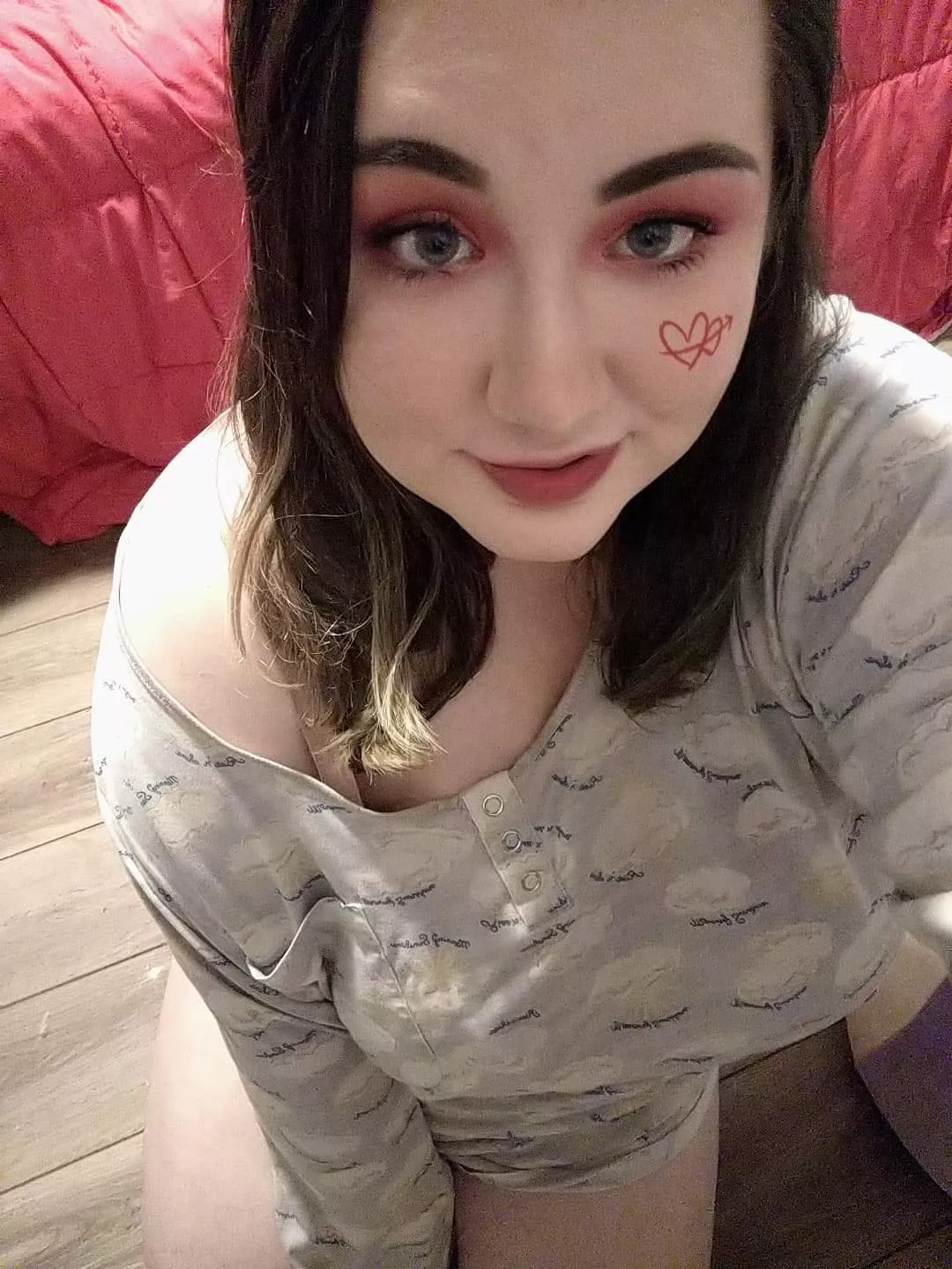 I'm not accepting messages right now but I am providing cute selfies 🥰 posted by chubbylilone