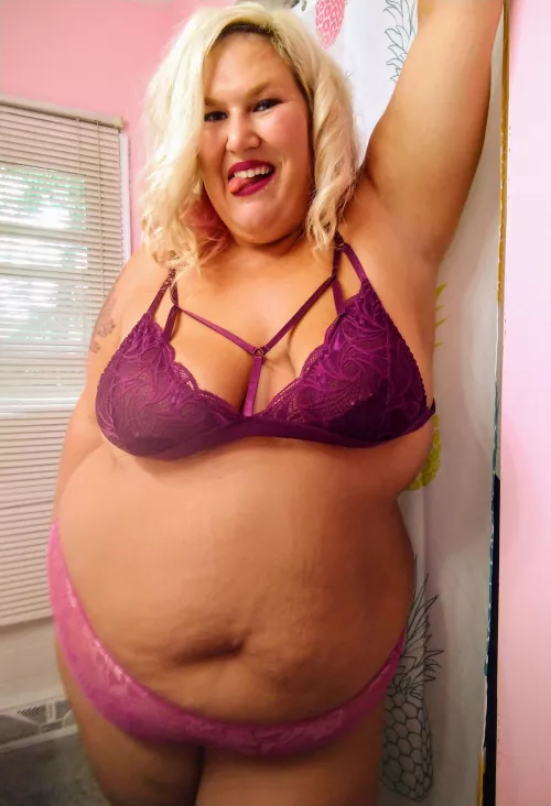 I'm not pint sized. I'm a tall, playful, big girl. by Bubblybabe_88