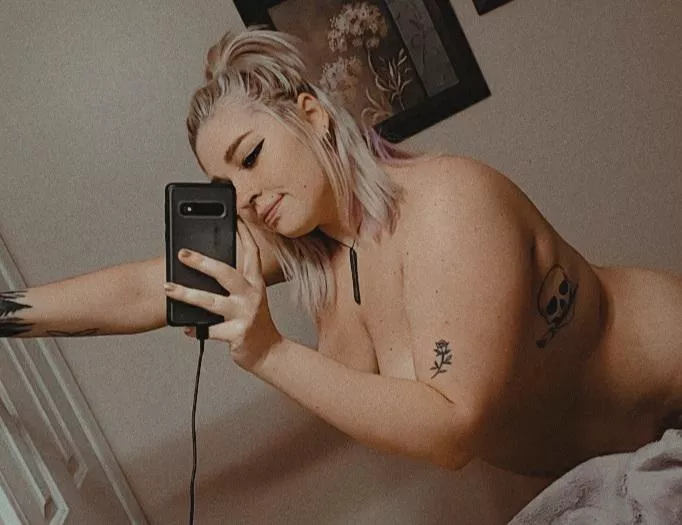 Im not really this tan but the lighting had my back 😉 You like my Skull? #NSFW #OC posted by goldenskye98