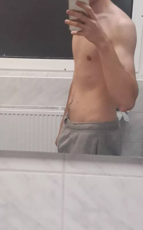 I'm not the best looking or the best at taking pic's 🤷 but any german cutiepie would like to be my little spoon? 👉👈 by BoysenberryBroad8659