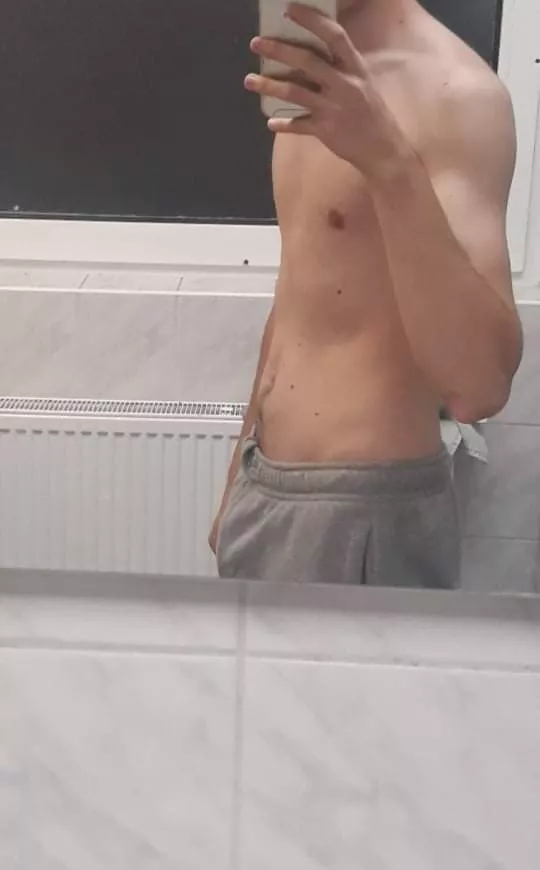 I'm not the best looking or the best at taking pic's 🤷 but any german cutiepie would like to be my little spoon? 👉👈 posted by BoysenberryBroad8659