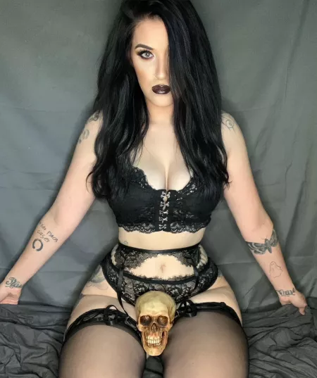 I’m obsessed with all things lace 🕸🕷🖤 by Bella_Raven