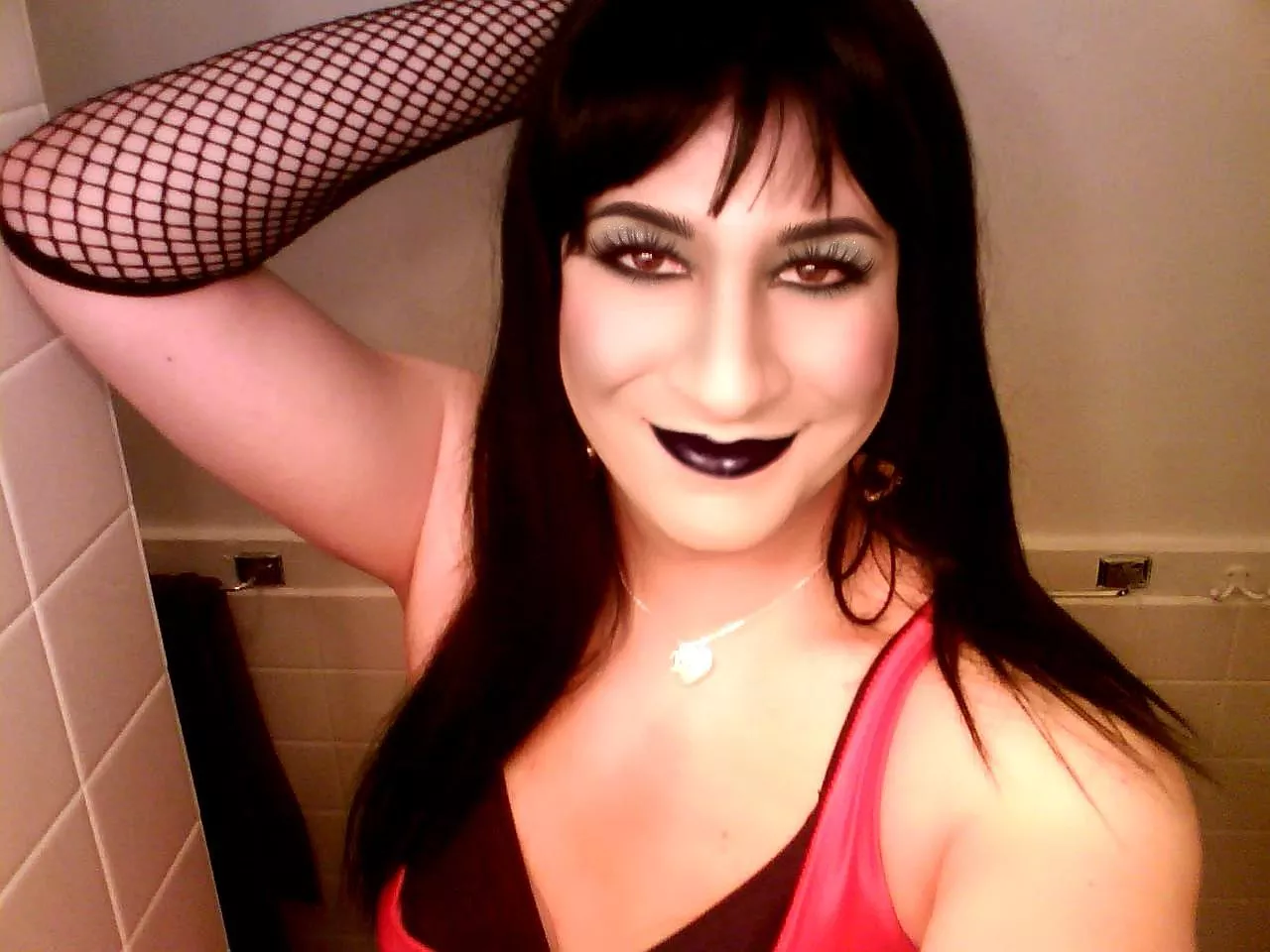 I'm off work the rest of the year and couldn't be happier 😌 🖤 Let's have fun! posted by DelilaBee