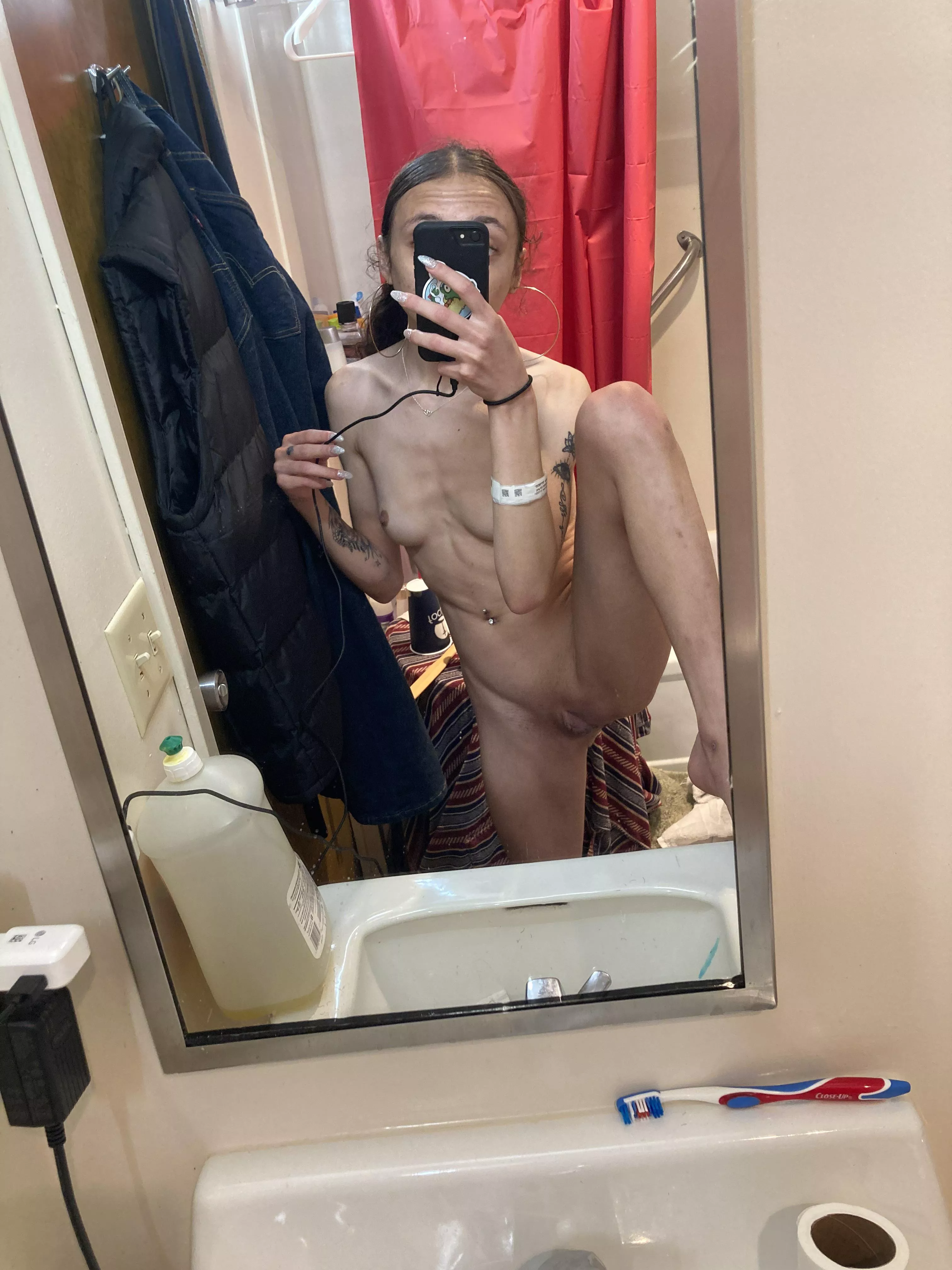 I’m pretty flexible 😝 posted by petitefreak13