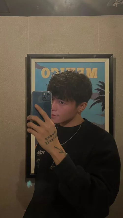 I'm pretty new in here and thought I'd say hi. by achillesvalentine