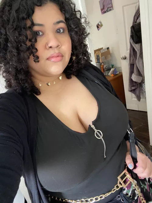 I’m proud of my curls in this one! by KohlKitten