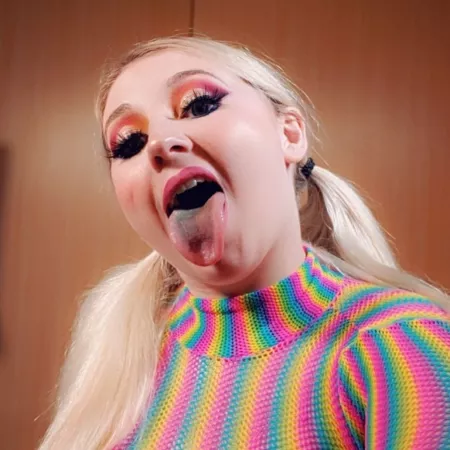 I'm ready for you to grab my pigtails and throat fuck me🤤 by lexxiskybabe