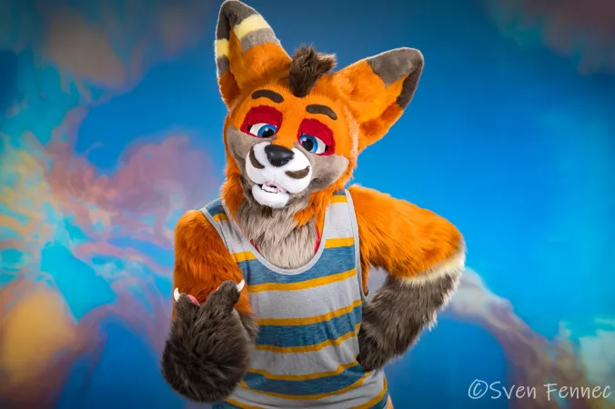 I'm really loving how my tank matches me and my background in this photo I took. What do you think? by TheSvenFennec