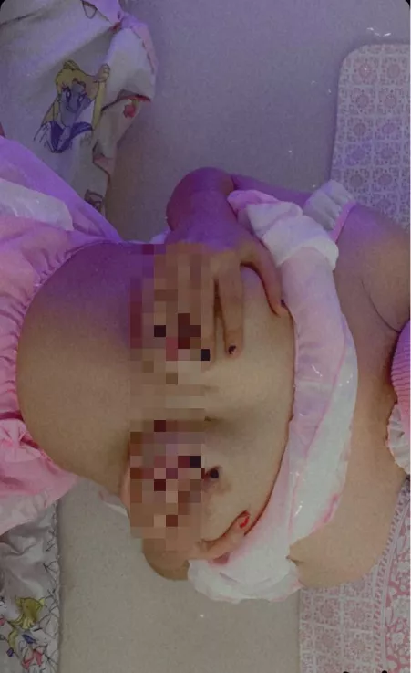 I’m shy 🥺💕 by lesteens