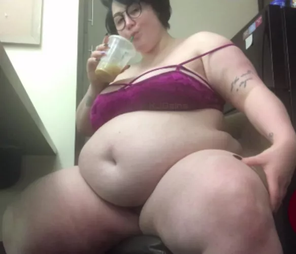 I’m sick and tired of being so damn skinny. I mean, honestly I’m wasting away! I guess I need to go from 15k to 20k calorie a day… by KJGains