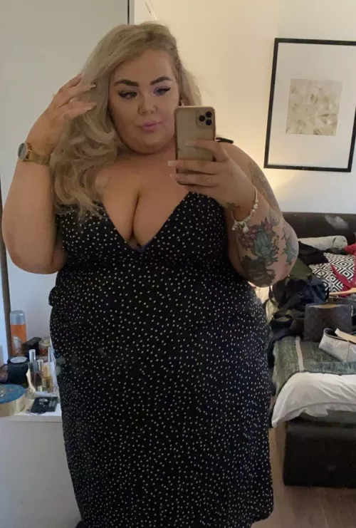 I'm so bored 😂😂😂 who wants to chat by BigBlondeBeauty123