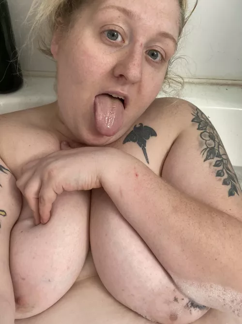 I’m so horny today! by SolaG1998