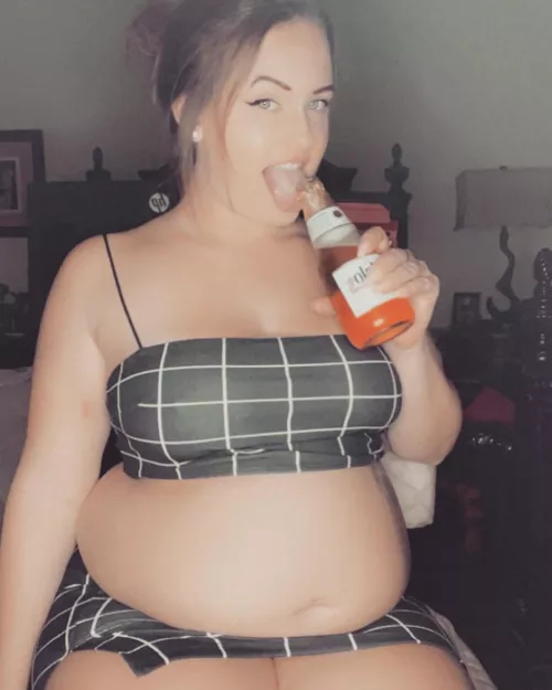 I’m sooo ready for all of the yummy food tomorrow 😁 I’ll be making Christmas dinner, can’t wait to be stuffed like the turkey 😄💚 by Nora_Ell