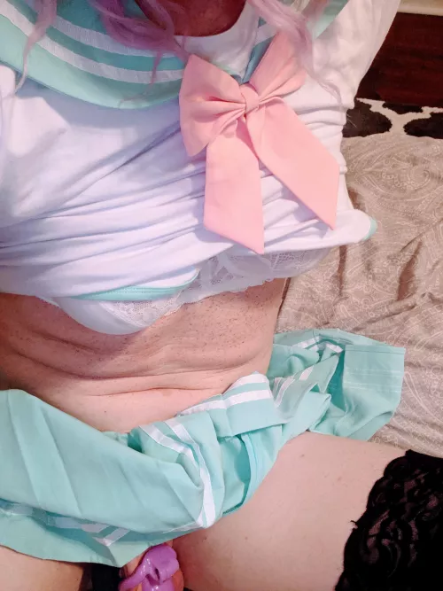 im squirming while locked up like this by sillysissyslut_