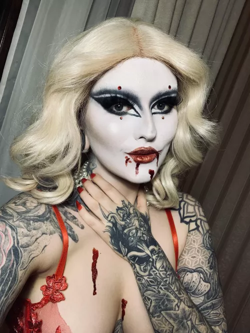 I’m starving for red! by sasharedkaya