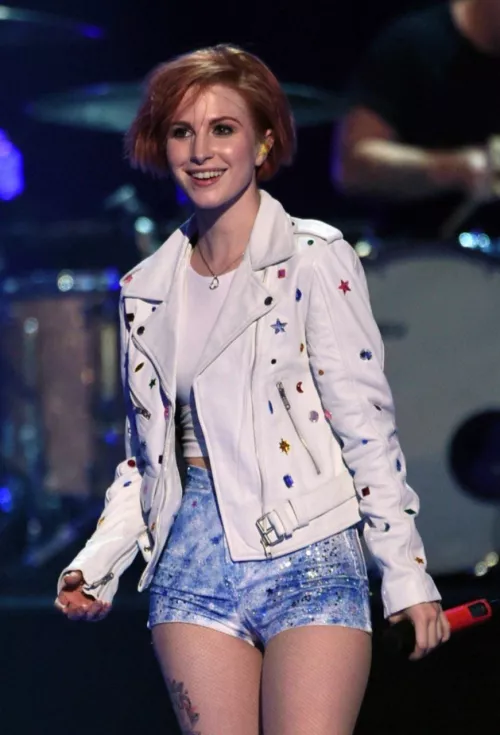 I'm such a bi sub for Hayley Williams, dominate me for her by jbud77