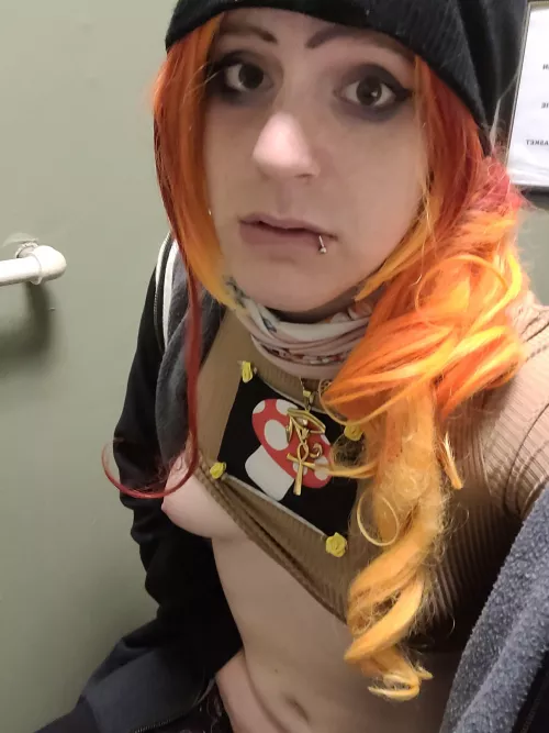 I'm such a horny bimbo I can't stop rubbing myself even at work by Knowledge-Immediate