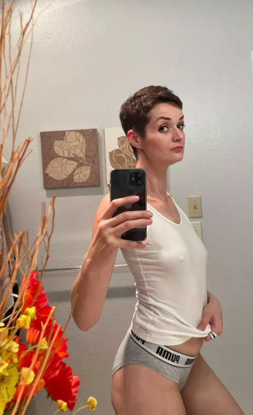 I’m sure you are admiring my hair now😉[F38]