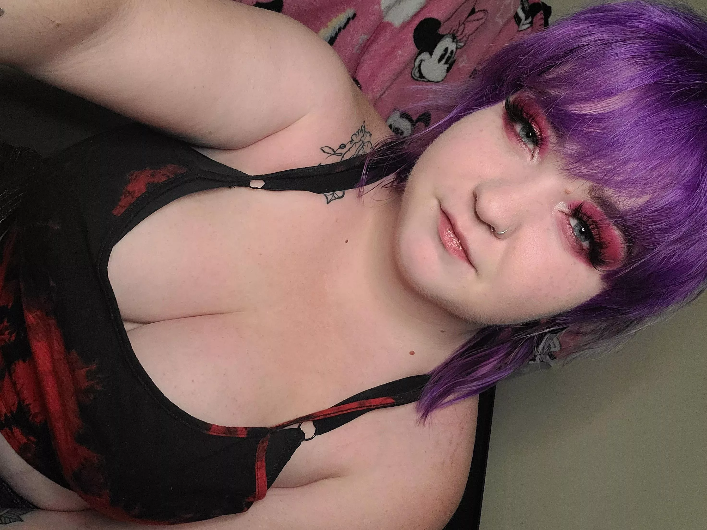 I'm thinking of dying my hair again, but idk what color 🤔 posted by lickitten