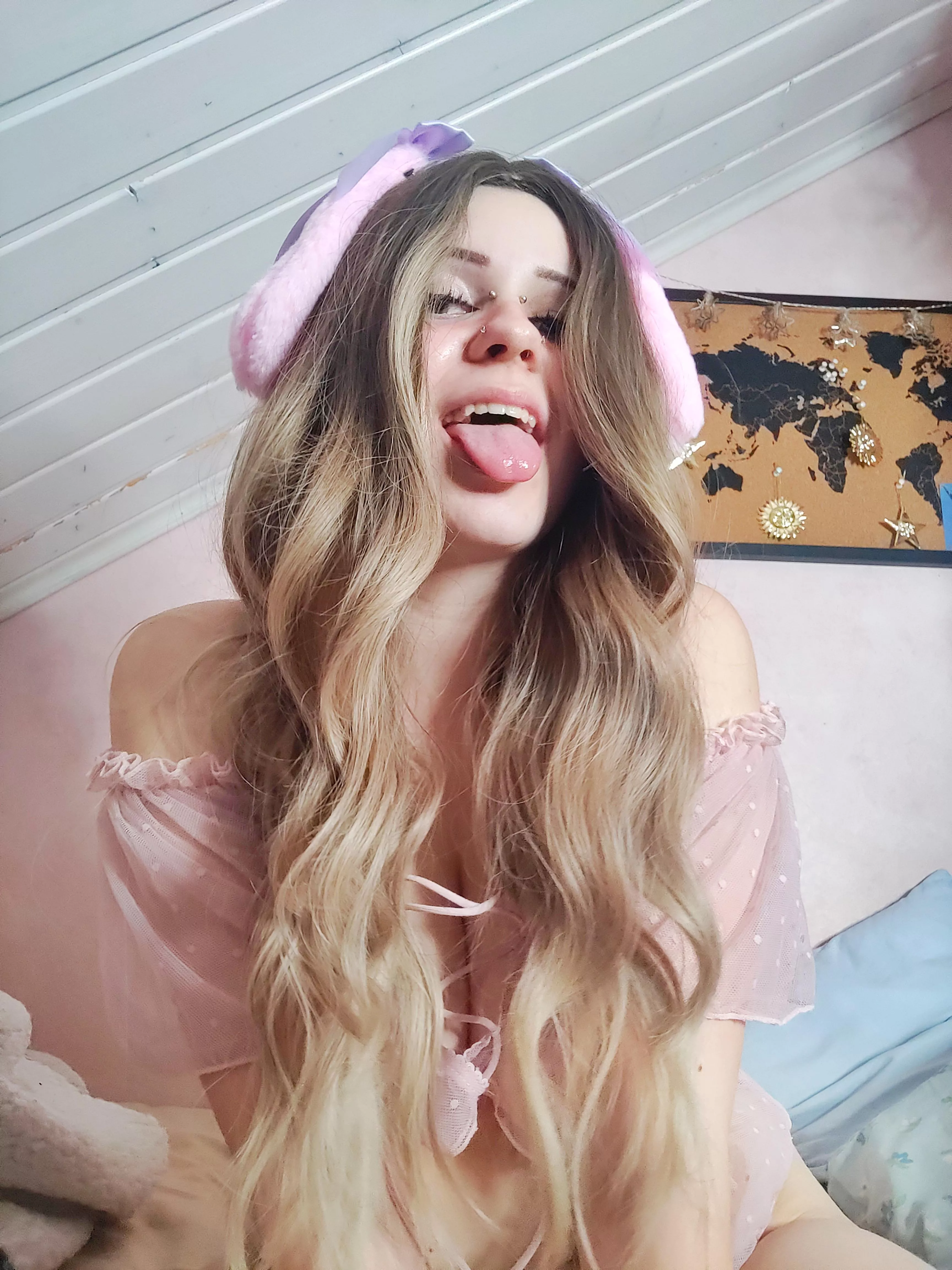 I'm thirsty 🤤🤤 posted by PleasurePetElle