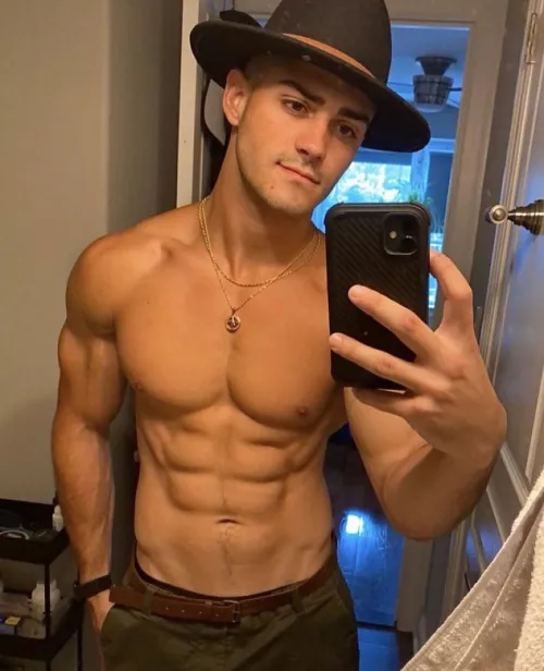 I’m totally straight - I know that’s a kink for some of ya’ll 😛 super down to fulfill video fantasies! by MrFilthadelphia