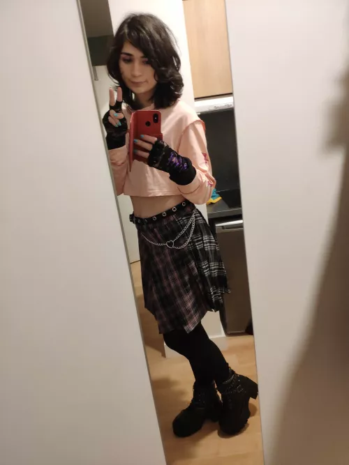 I'm trying to be a cute egirl / rockstar 😭🎸 by Elynaela