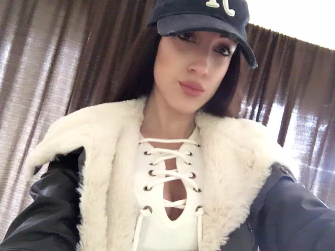 I'm waiting for the right man. 💋 by milkygiirl