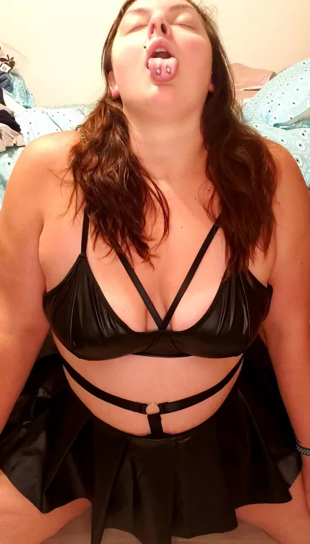 Im waiting.... by harlettscarlett93