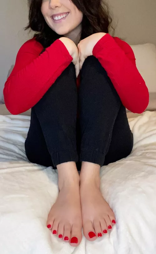 I’m waiting patiently for someone to come worship my feet by Flimsy-Management-48