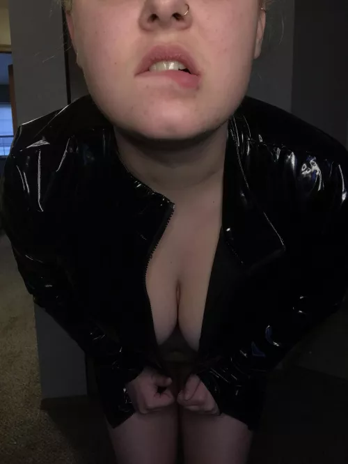 I’m waiting, why aren’t you kneeling yet? by CassandraFire