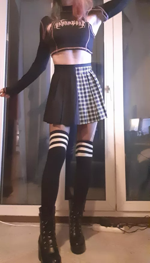 I'm your girlfriend now uwu by LysOnTheWindmill