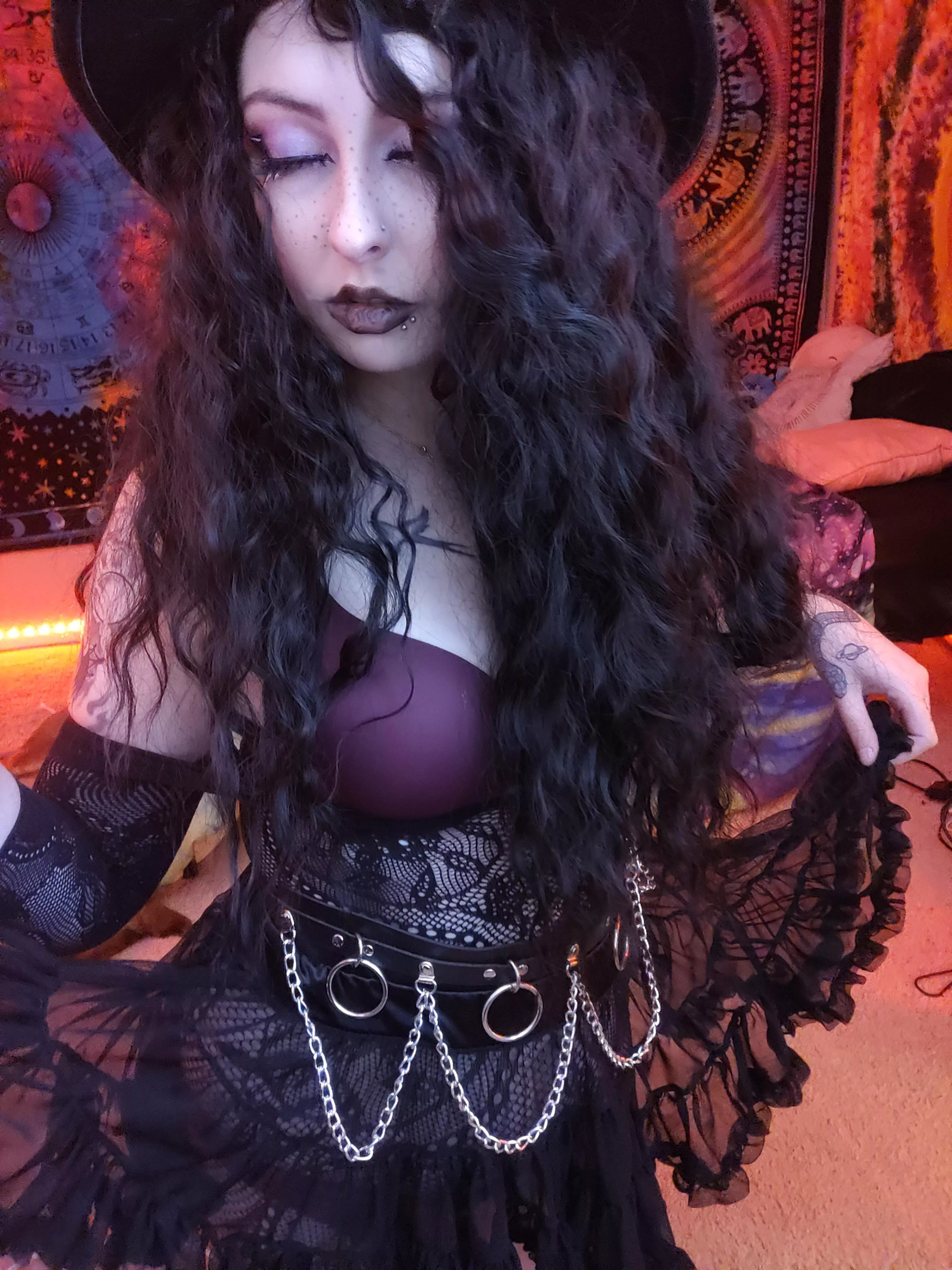 I'm your scary godmother. What's your wish? 🖤🦇 posted by xdream_scapex