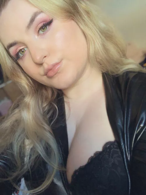 Imagine being degraded by me.. my British accent & giggling at you whilst you’re on your knees pathetic for me. [domme] [oc] by polkadotrourke