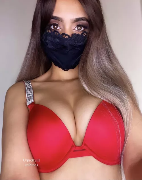 Imagine me looking deep into your eyes as you cum inside my tight 🐱😏 @arabprxncess by prettylilarabtoes