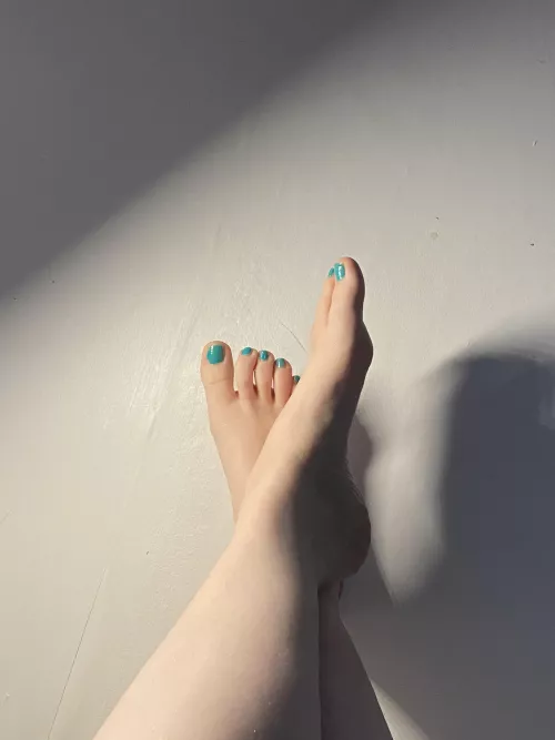 Imagine the wall is your face by KatsuCurryUwU