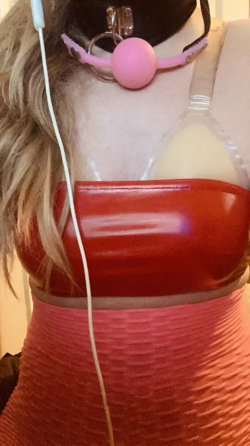 Imagine what my friends would say if they knew what I was wearing while I’m playing with them 😈