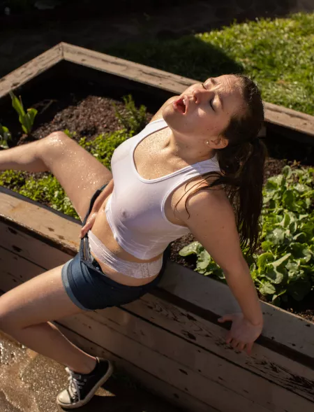 Imagining a cock in my mouth pushes me over the edge by garden-nymph