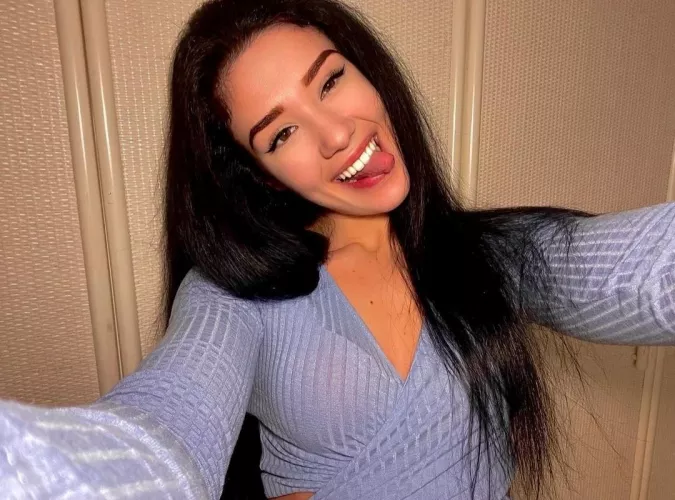 in a goofy mood😜 by KoToPisaPoMomGrobu