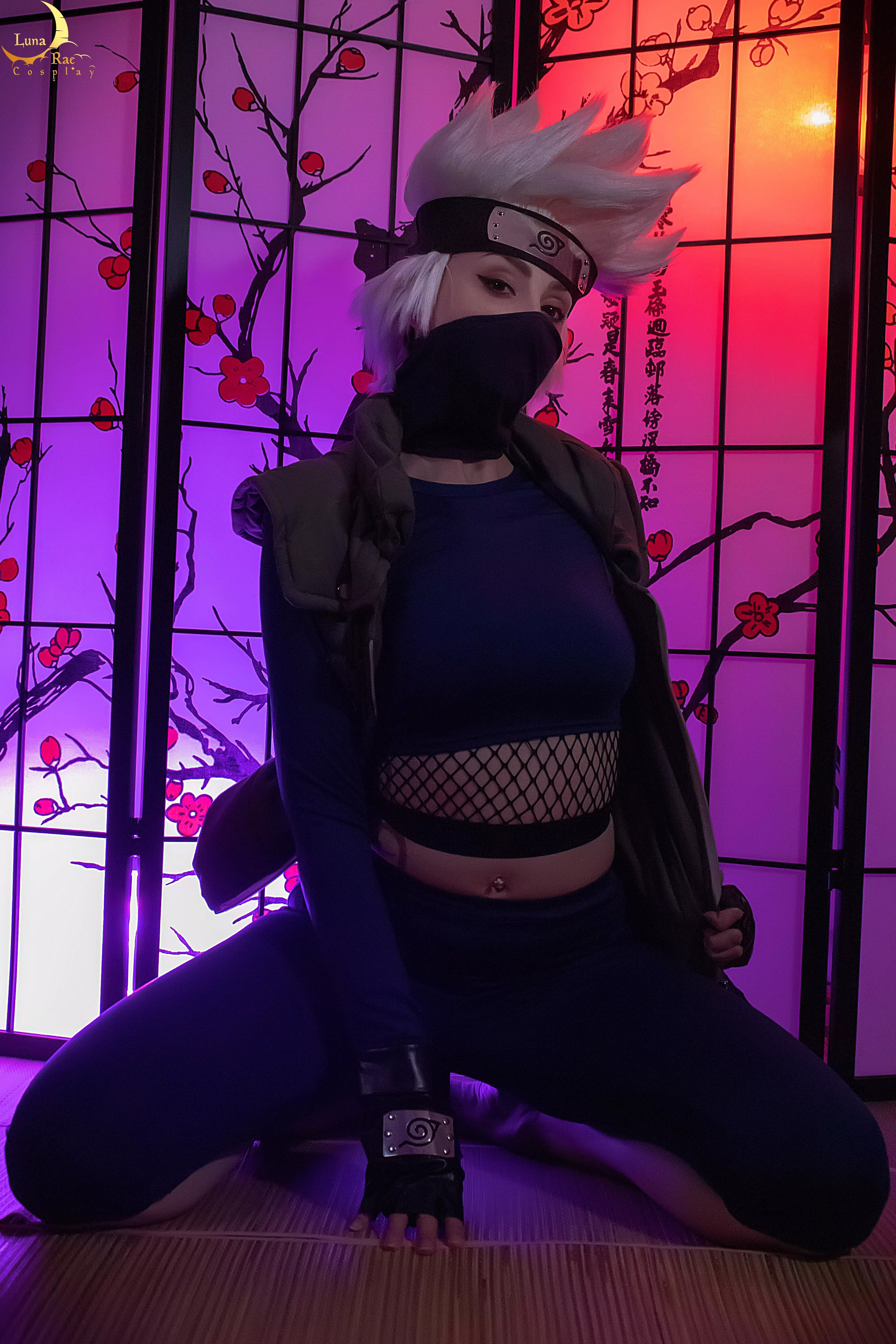 In another world we had Fem Kakashi, and there were no wars because of it. Fem Kakashi by LunaRaeCosplay posted by TheCoswatcher