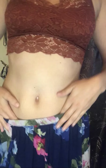 In betweenie, anyone? by Evie_Nixx