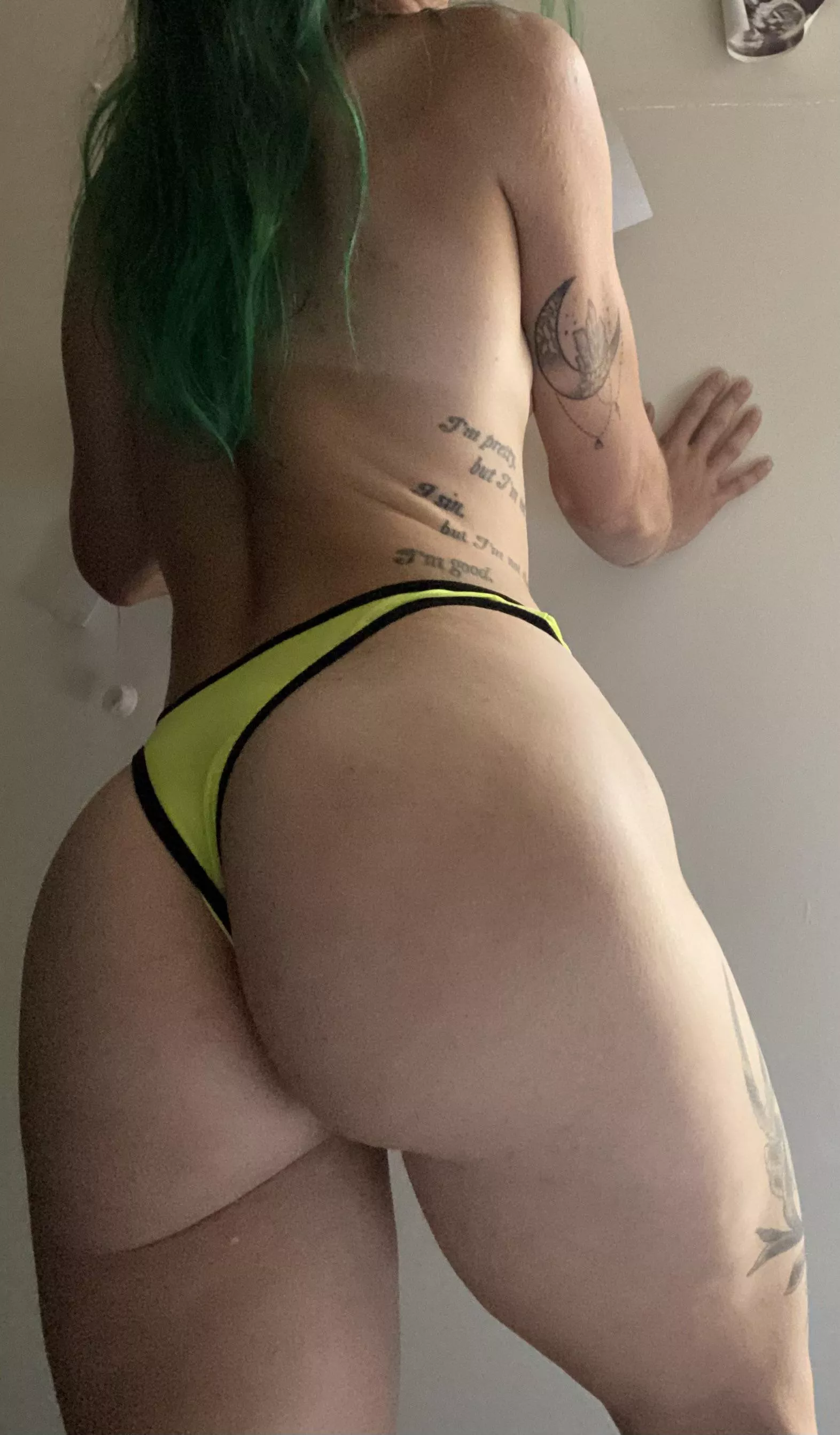 In case you couldn’t tell, green is my favourite colour 💚 posted by midnitemascara