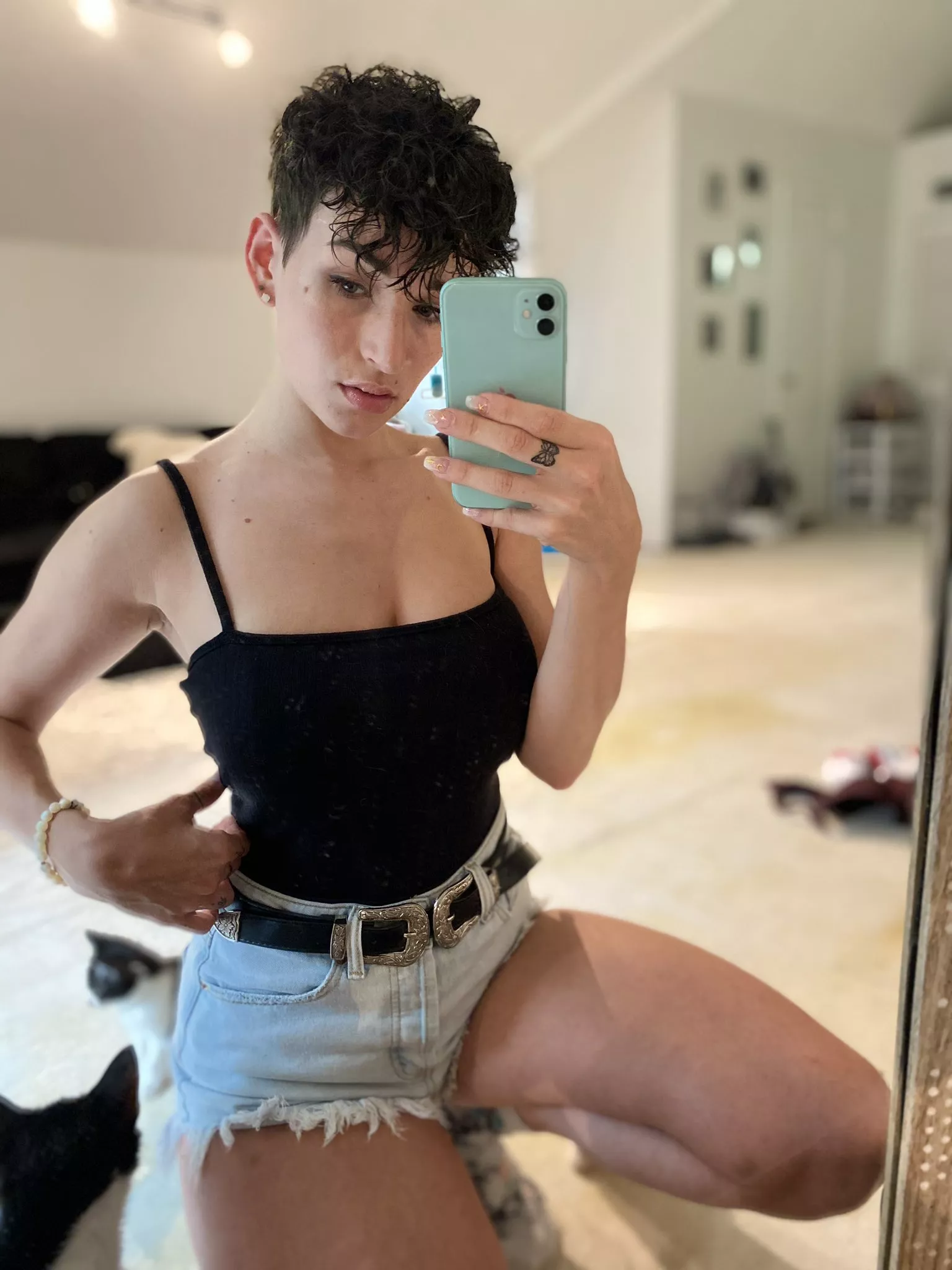 In case you didn't know, she permed her hair almost 2 months ago, and it's been short again for longer than that posted by Cumadrin