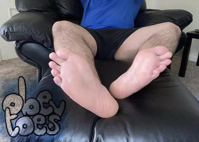 In dire need of someone to worship me 😈😈 by ObeyToes