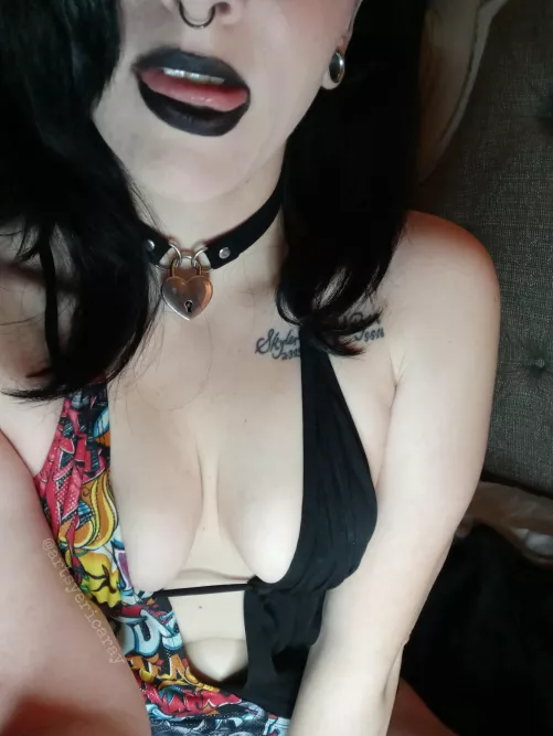 In my collar, I am free 🖤 by Artsyericaray