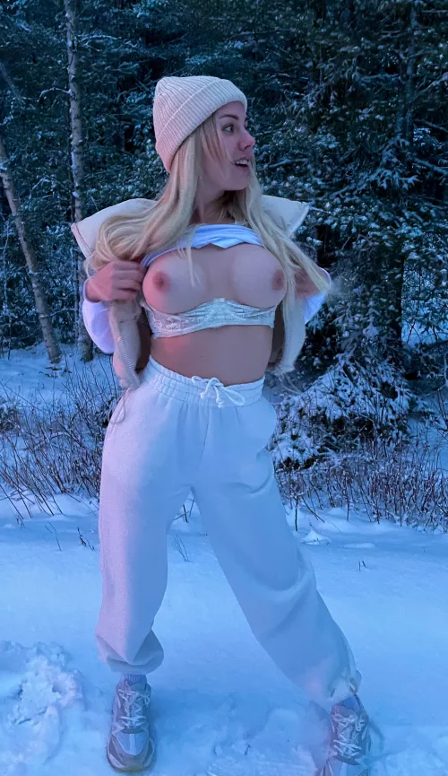 In my Winter wonderland 🥰 Would you like to rip my clothes off and creampie my pussy? Im sure it would warm me up 🥰 by angielynxxx