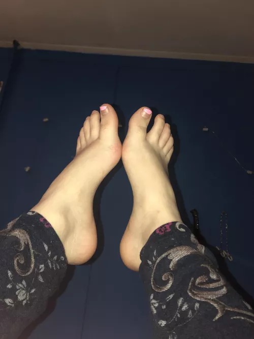 In need of a good pedicure ASAP by GoddessGenevieve